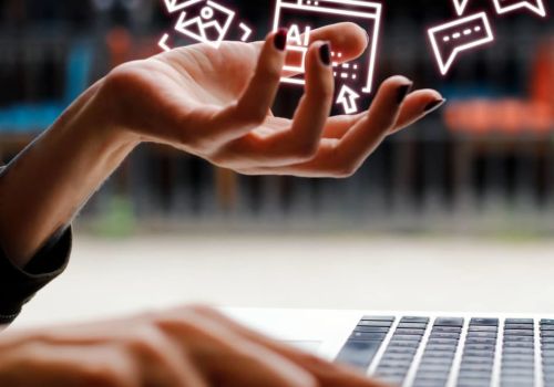 Sản xuất các sản phẩm truyền thông
